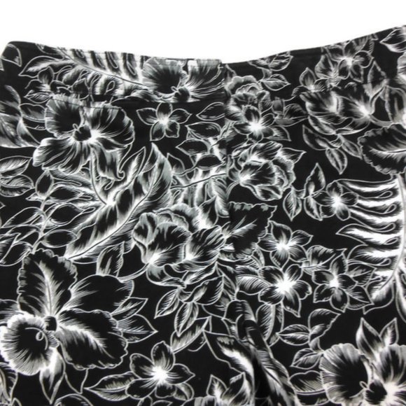 NWOT Rafaella Black & White Tropical Print Capri - Picture 4 of 8